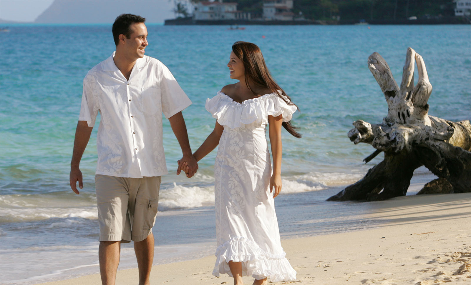 What to Wear to a Romantic Beach Wedding