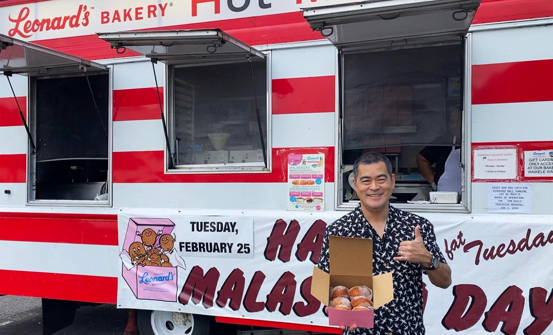 malasadas from Leonard's Bakery mobile wagon